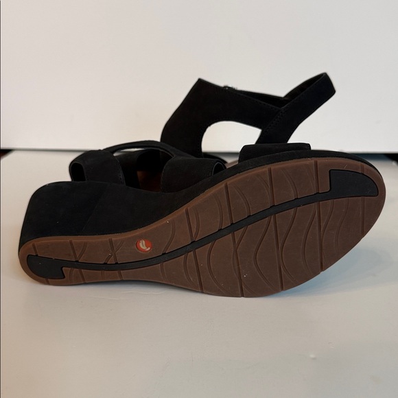 Unstructured by Clark’s.  Black wedge sandal.  Size 8.5 M - Picture 7 of 9